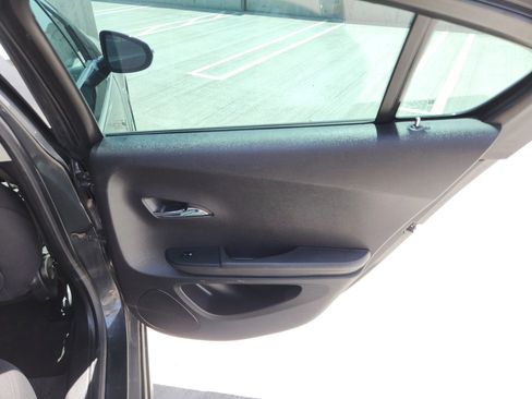 Used 2014 Chevrolet Volt w/ Enhanced Safety Package 1 FWD image 32