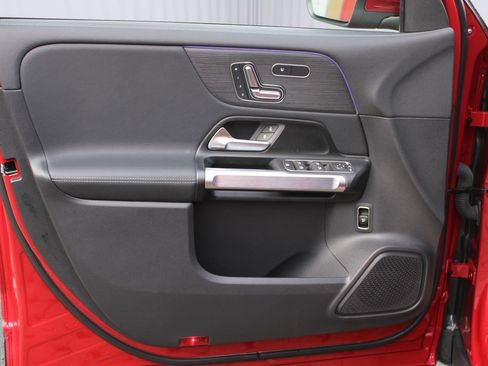 Used 2023 Mercedes-Benz EQB 300 4MATIC image 41