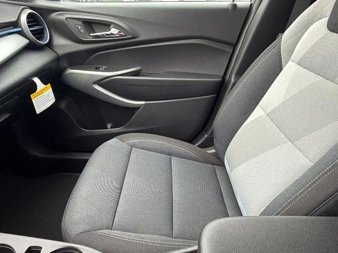 Used 2026 Chevrolet Trax LS w/ LS Convenience Package FWD image 12