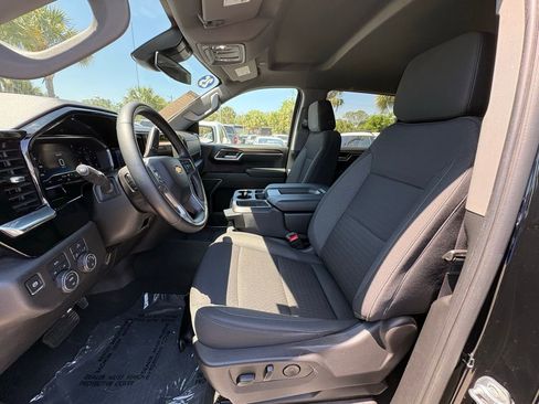 Used 2025 Chevrolet Silverado 1500 LT AWD/4WD image 13