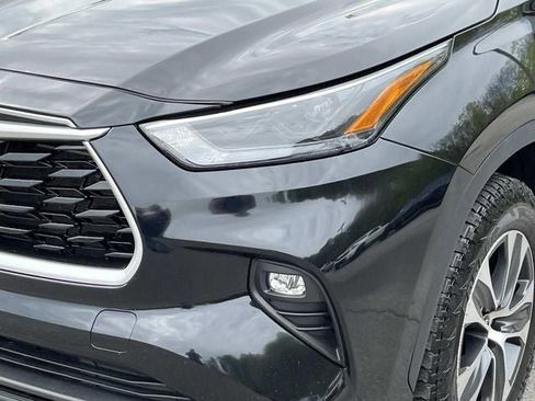 Used 2023 Toyota Highlander XLE AWD/4WD image 9