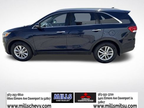 Used 2017 Kia Sorento FWD w/ LX Convenience Package image 2