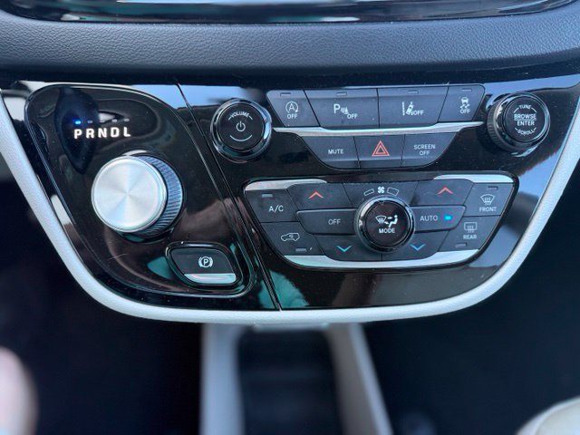 Used 2021 Chrysler Pacifica Touring-L FWD image 34