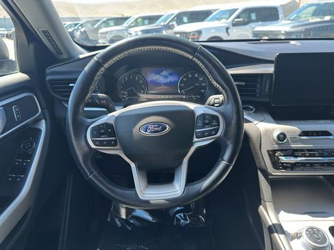 Used 2022 Ford Explorer XLT w/ Class IV Trailer Tow Package AWD/4WD image 37