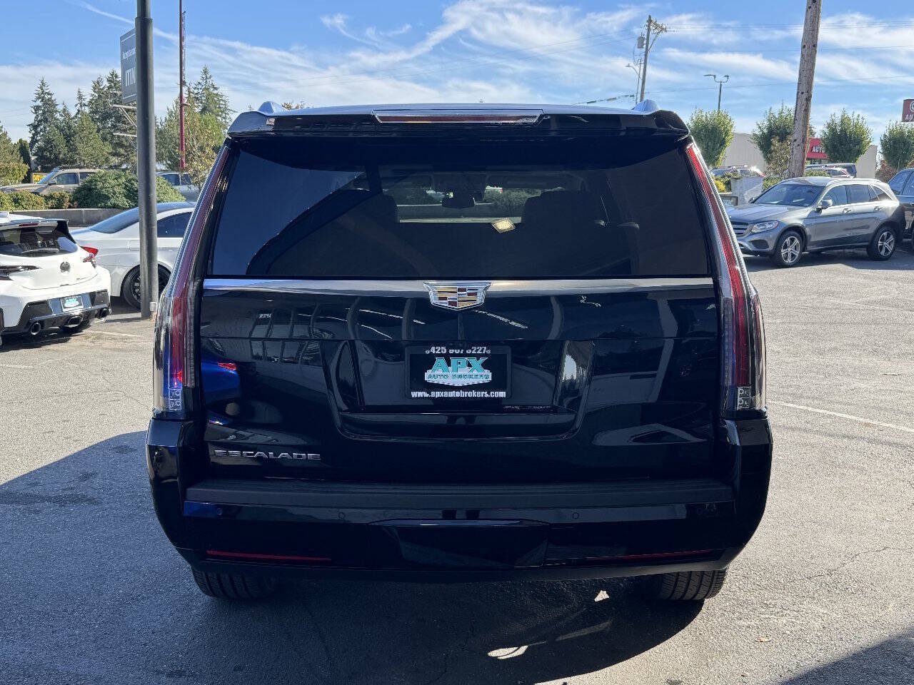 Used 2020 Cadillac Escalade Premium Luxury AWD/4WD image 5