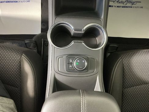 Used 2024 GMC Terrain SLE image 21