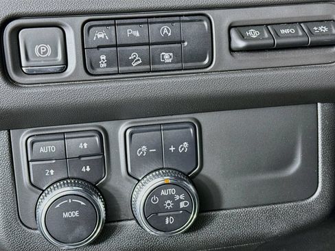 Used 2024 GMC Yukon AT4 w/ AT4 Premium Package AWD/4WD image 11