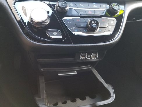 Used 2025 Chrysler Voyager LX FWD image 29