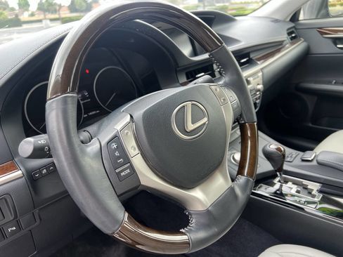 Used 2013 Lexus ES 350 w/ Premium Pkg FWD image 39