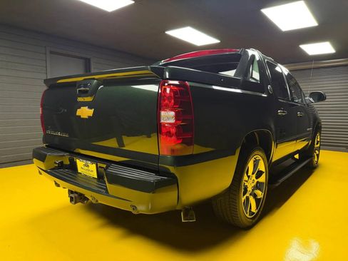 Used 2013 Chevrolet Avalanche LTZ AWD/4WD image 6