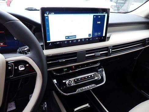 New 2026 Lincoln Corsair Premiere image 22