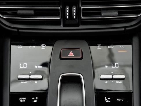 Used 2025 Porsche Macan image 20