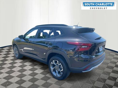 Used 2025 Chevrolet Trax LT w/ LT Convenience Package FWD image 6