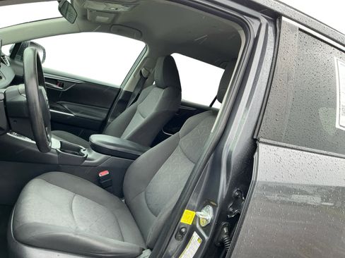 Used 2021 Toyota RAV4 XLE FWD image 9