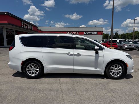 Used 2020 Chrysler Voyager Lxi FWD image 2
