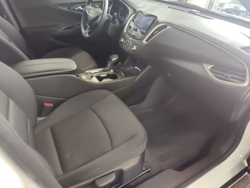 Used 2024 Chevrolet Malibu LT w/ LPO, Floor Liner Package FWD image 9
