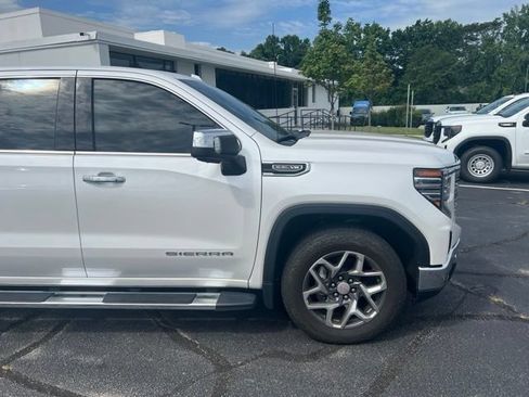 Used 2022 GMC Sierra 1500 SLT w/ SLT Premium Plus Package AWD/4WD image 2