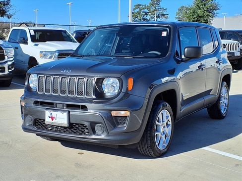 Used 2023 Jeep Renegade Latitude image 3