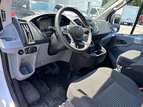 Used 2017 Ford Transit 250 130 Low Roof w/ Exterior Upgrade Package RWD image 9