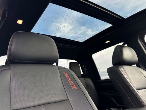 Used 2021 Nissan Titan PRO-4X w/ Pro-4x Convenience Package image 16