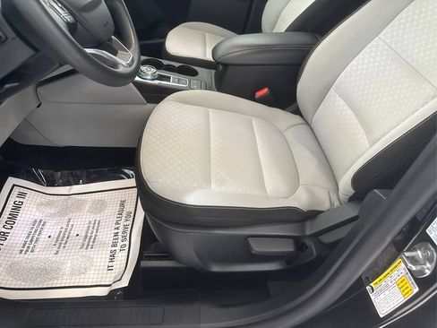 Used 2025 Ford Escape Active AWD/4WD image 30