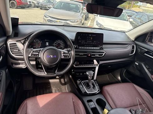 Used 2022 Kia Seltos SX w/ Sunroof Package image 16