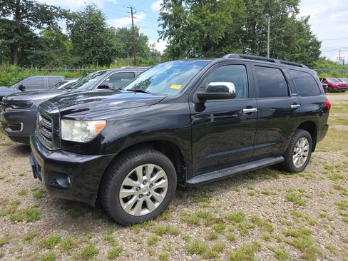 Used 2017 Toyota Sequoia Platinum AWD/4WD image 4