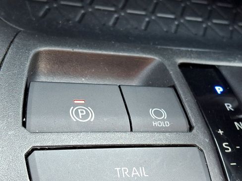 Used 2025 Toyota RAV4 XLE AWD/4WD image 21