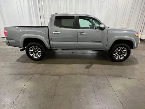 Used 2019 Toyota Tacoma Limited AWD/4WD image 3