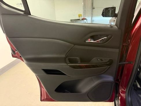 Used 2022 GMC Acadia AT4 w/ Technology Package AWD/4WD image 26