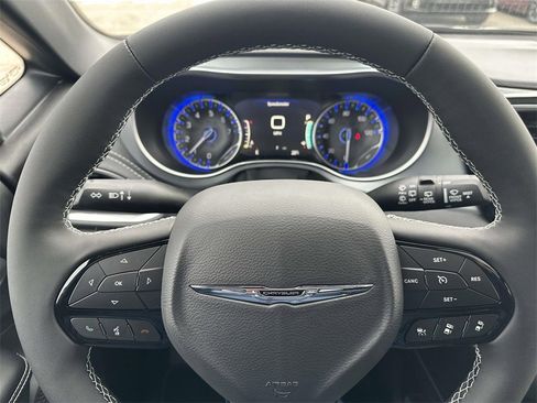 New 2026 Chrysler Pacifica Limited image 15