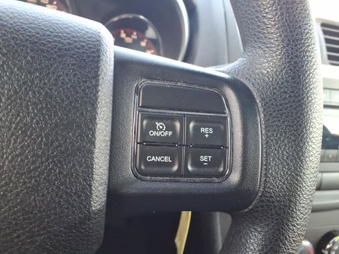 Used 2014 Dodge Avenger SE FWD image 17