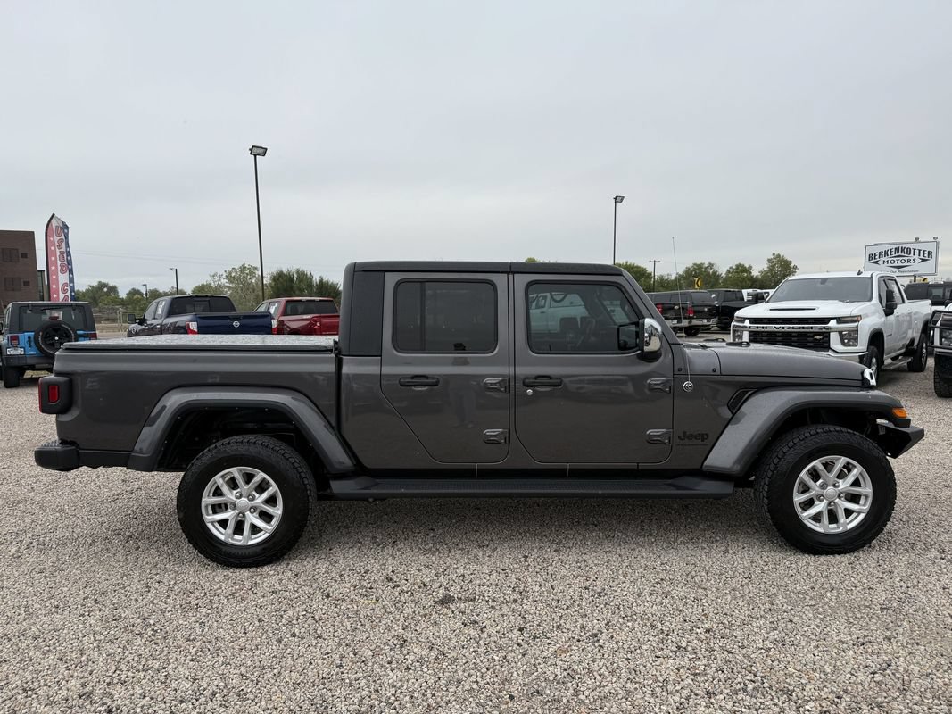 Used 2023 Jeep Gladiator Sport AWD/4WD image 12