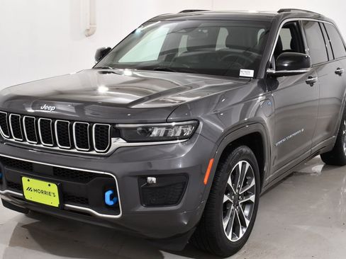 Used 2022 Jeep Grand Cherokee Overland AWD/4WD image 2