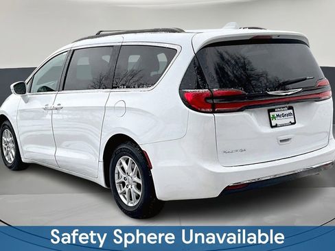 Used 2022 Chrysler Pacifica Touring-L image 4