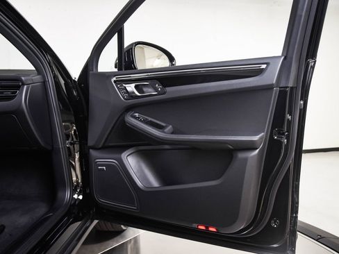 Certified 2026 Porsche Macan AWD/4WD image 27