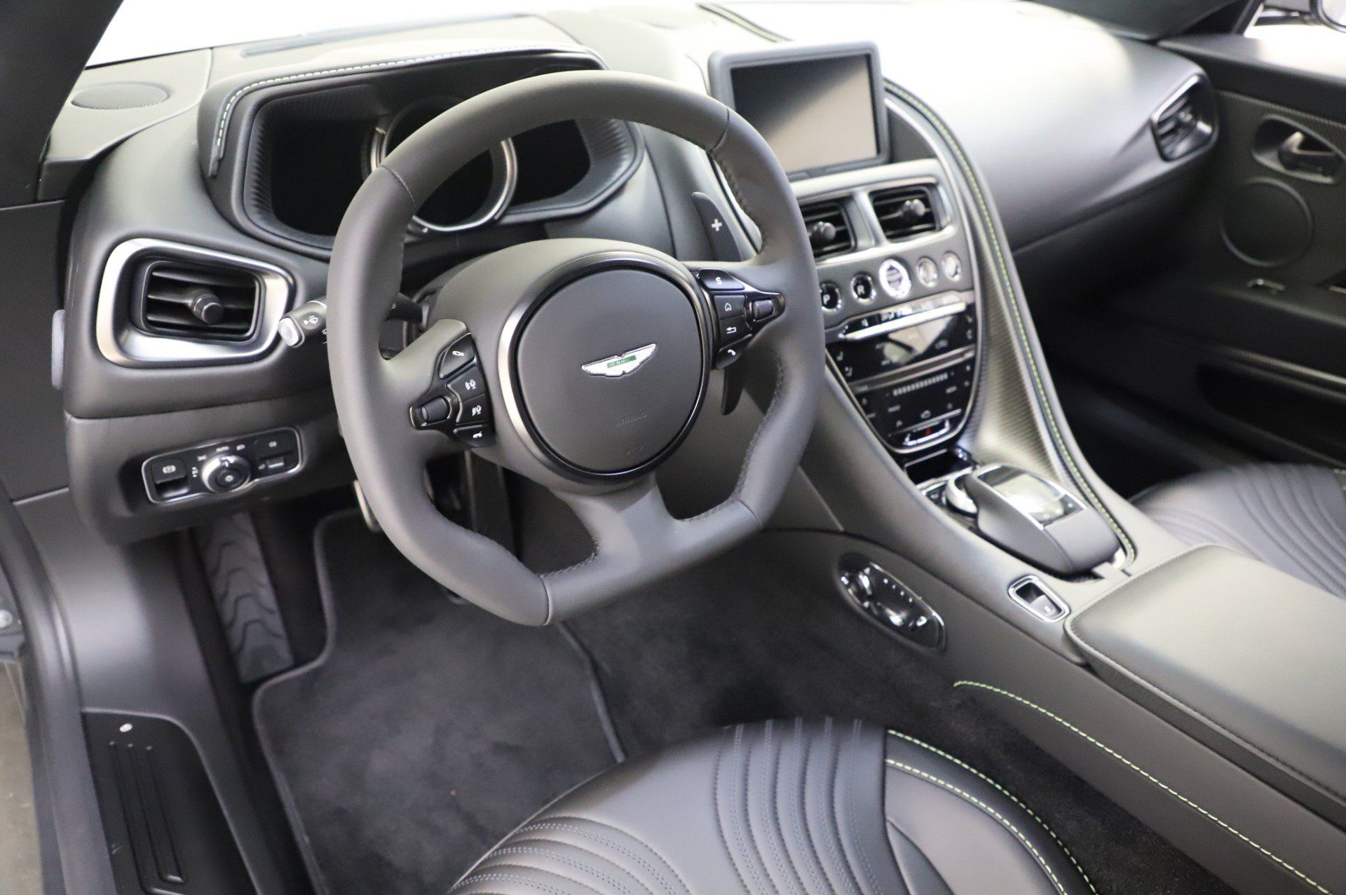 Used 2020 Aston Martin DB11 AMR RWD image 15