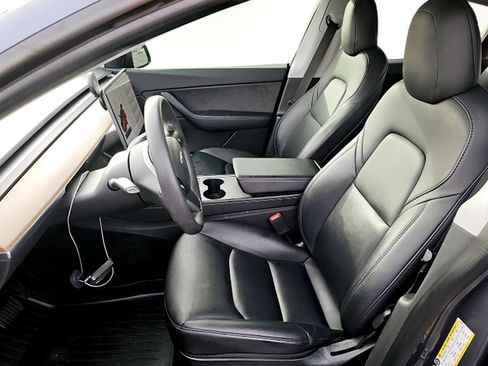 Used 2021 Tesla Model Y Long Range image 8