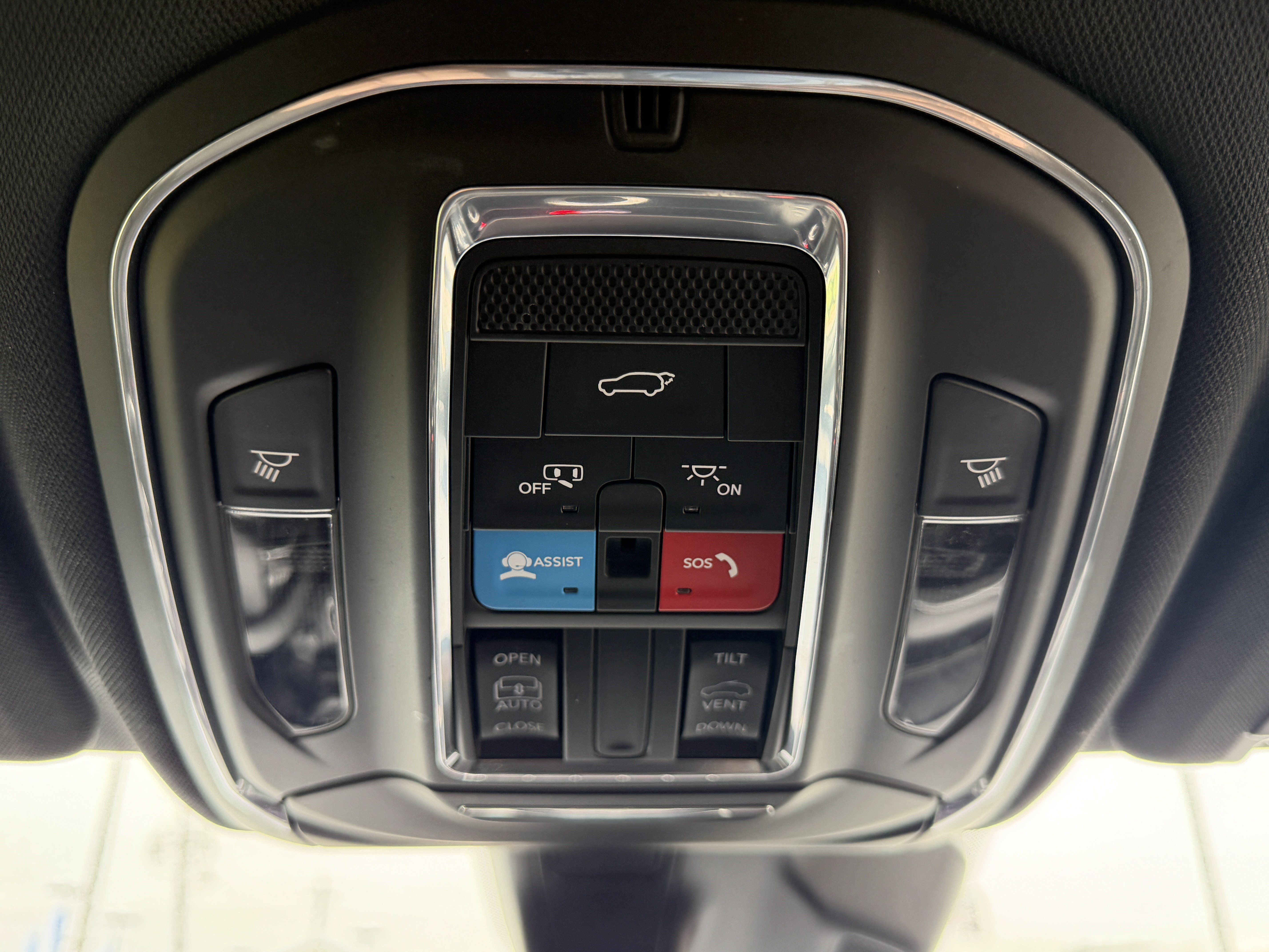 Used 2024 Jeep Grand Cherokee Altitude RWD image 28