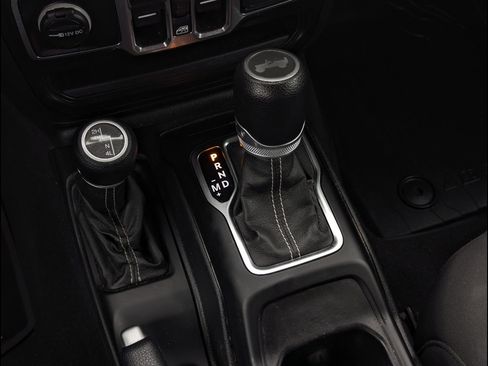 Used 2021 Jeep Wrangler Unlimited Sahara AWD/4WD image 32