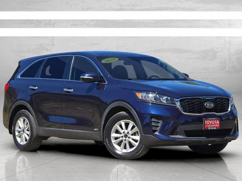 Used 2020 Kia Sorento LX AWD/4WD image 2