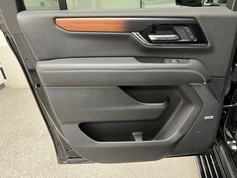 Used 2025 GMC Yukon XL Denali image 45