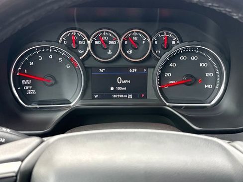 Used 2021 Chevrolet Suburban Z71 w/ Z71 Signature Package image 17