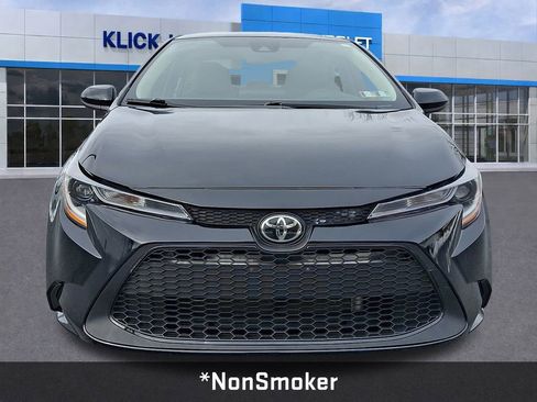 Used 2022 Toyota Corolla LE image 2