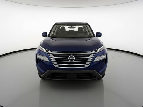 Used 2025 Nissan Rogue SV image 2