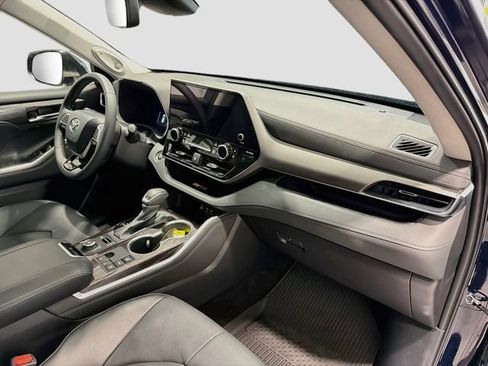 Certified 2026 Toyota Highlander Limited AWD/4WD image 25