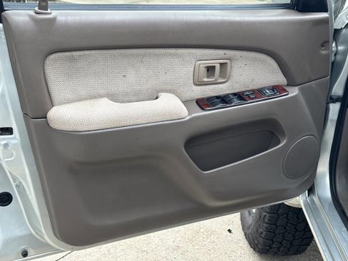 Used 2000 Toyota 4Runner Limited image 38