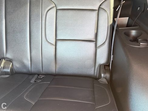 Used 2015 Chevrolet Suburban LT RWD image 10