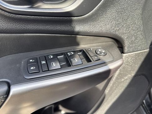Used 2019 Jeep Cherokee Latitude Plus AWD/4WD image 12