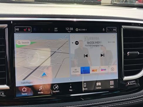 New 2026 Chrysler Pacifica Limited w/ Uconnect Theater Family Group image 3